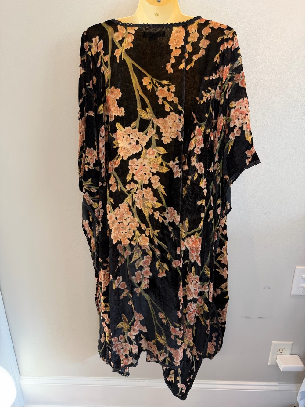 Natural Life Kimono Black floral velvet burnout Open kimono women’s Onesize - Picture 2 of 7